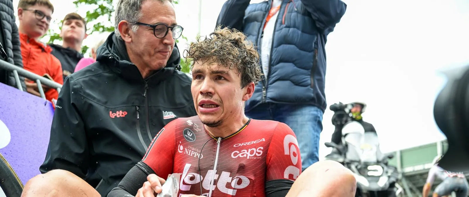 « Ik kon niet harder meer op de pedalen duwen » : Arnaud De Lie wint na slopende inspanning - Circus Daily