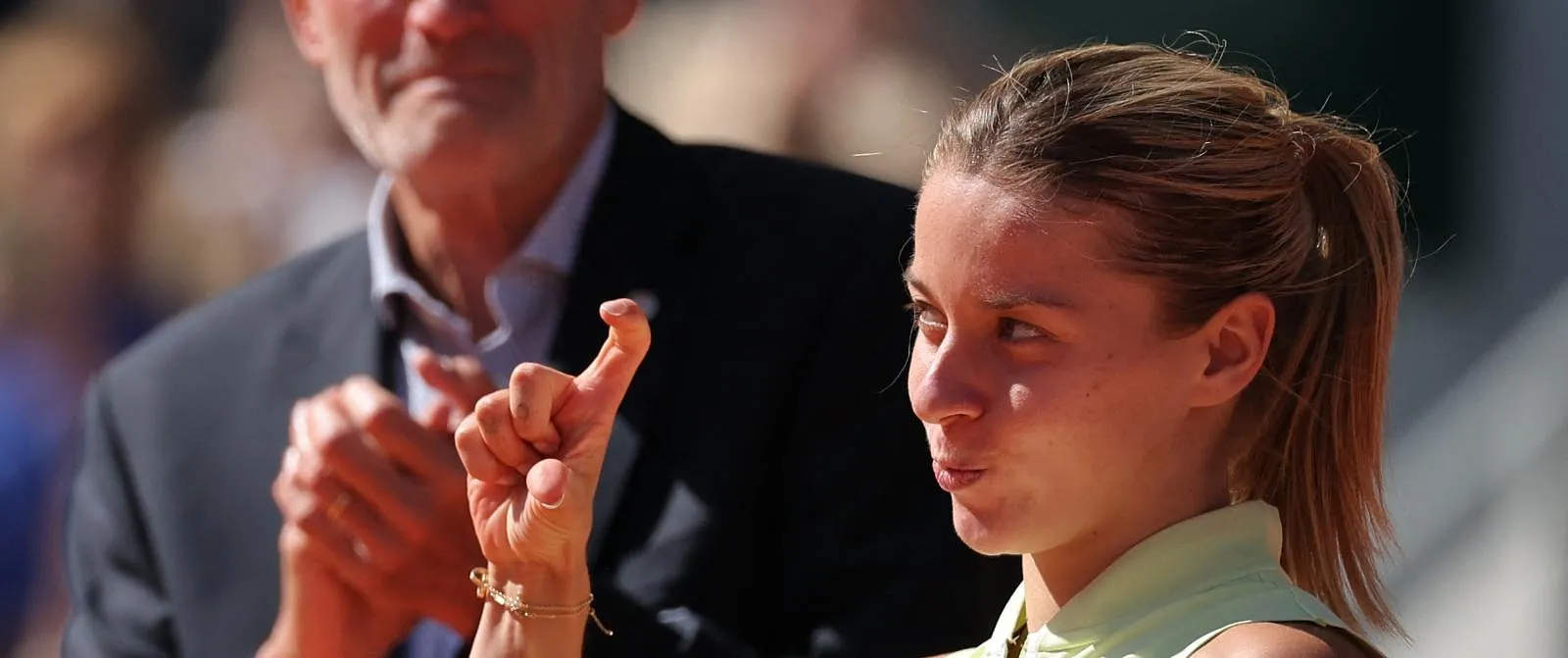 Mirra Andreeva stijgt naar de 6e plaats, Chwalinska wint 93 plekken en wringt zich net voor Mertens - Belga