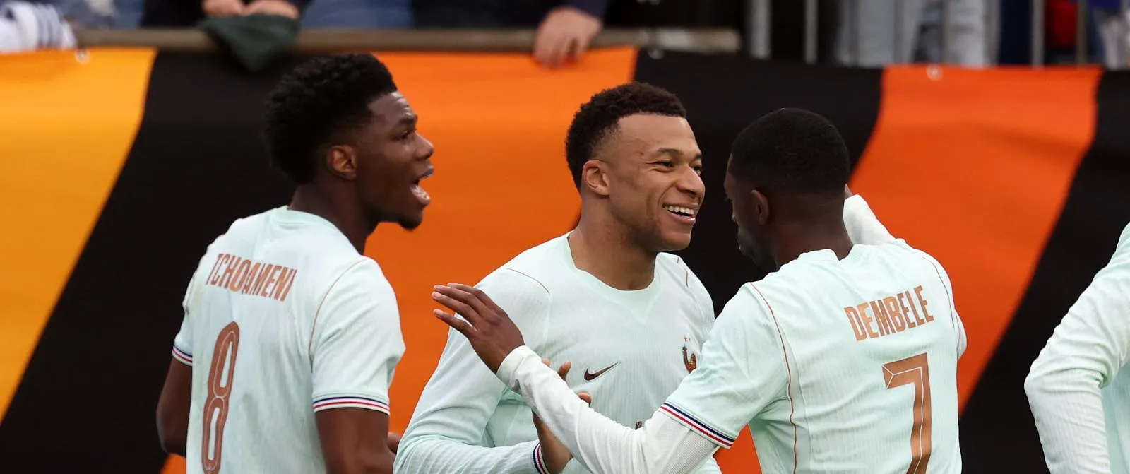 Ousmane Dembélé springt in de bres voor Kylian Mbappé : « De kritiek op hem is heel onrechtvaardig » - Circus Daily