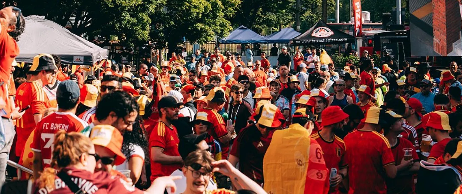 De straten van Seattle kleuren zwart-geel-rood : de fans van de Duivels zorgen voor sfeer voor België – Egypte - Circus Daily