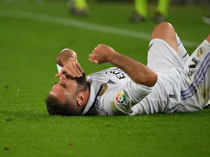 Real-verdediger Dani Carvajal moet opnieuw onder het mes