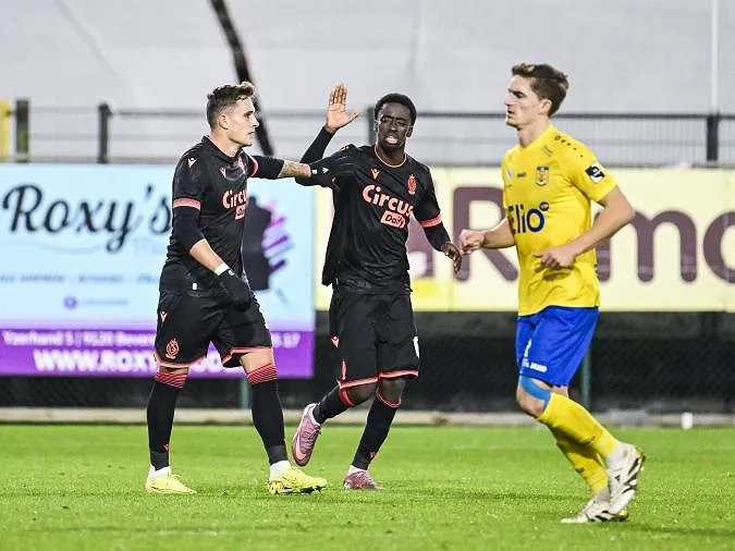 Beker van België: Standard plaatst zich met moeite, ook Anderlecht en Charleroi gaan door