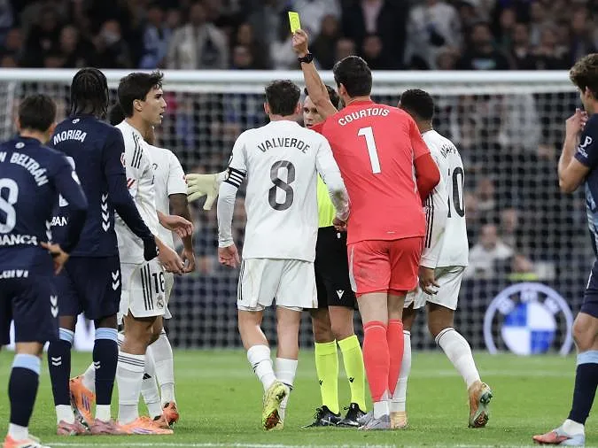 Nieuwe rel bij Real Madrid: Carvajal ging verhaal halen bij de scheidsrechter na de nederlaag tegen Celta!