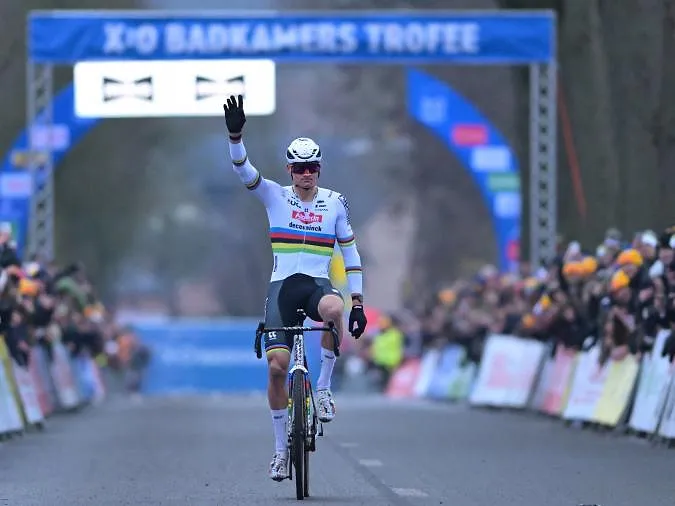 Overschaduwend: Mathieu van der Poel domineert opnieuw in Loenhout