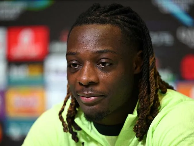 Jérémy Doku geërgerd door opmerkingen: « Ik simuleer niet »