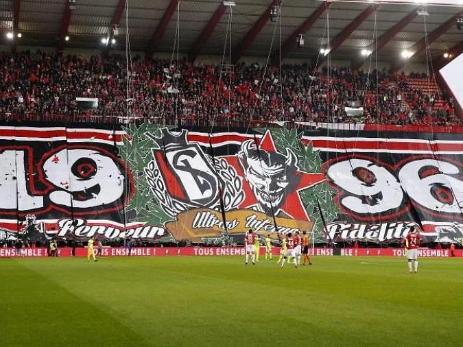 « Laten we van Sclessin een hel maken »: de Ultras Inferno van Standard zetten de toon