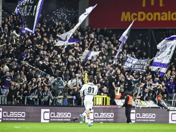 Achter bij de rust, Anderlecht keert het om tegen Mechelen (1-2)!