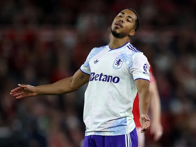 Nottingham Forest verslaat Aston Villa (1-0) in de heenwedstrijd van de halve finale van de Europa League; Tielemans en Onana kennen lastige avond