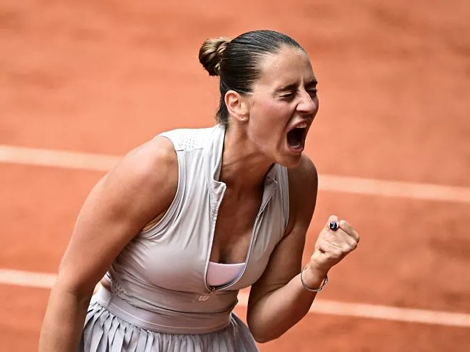 Viervoudig winnares Iga Swiatek sneuvelt al in achtste finales tegen Marta Kostjuk