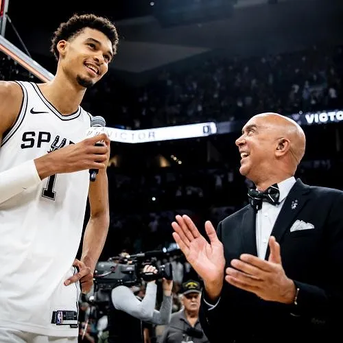 NBA: eerste overwinning voor de Spurs, James en Davis dragen de Lakers, de Celtics vechten terug - X / @spurs