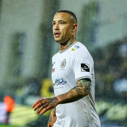 Radja Nainggolan verlengt verblijf bij Lokeren-Temse met een seizoen - Belga