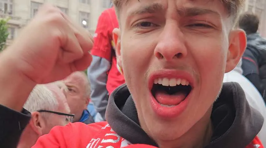 Liverpool: les supporters aux anges durant la parade pour le titre