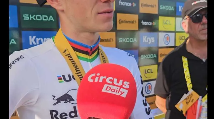 De reactie van Remco Evenepoel na zijn overwinning. - De reactie van Remco Evenepoel na zijn overwinning.