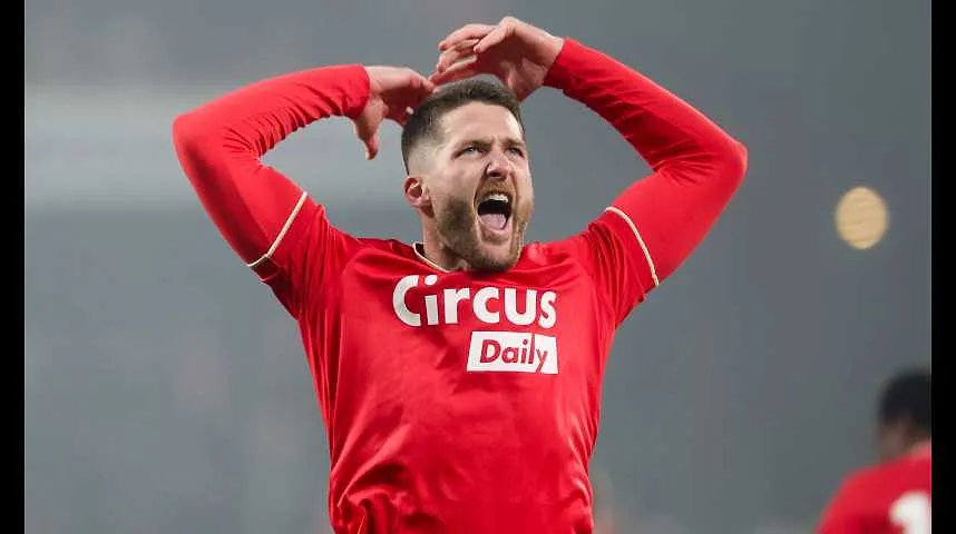 Passage en France, grave blessure en Italie : Thomas Henry revient sur sa carrière avant le Standard - Passage en France, grave blessure en Italie : Thomas Henry revient sur sa carrière avant le Standard