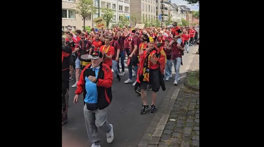 France-Belgique: les fans belges défilent dans les rues de Düsseldorf 