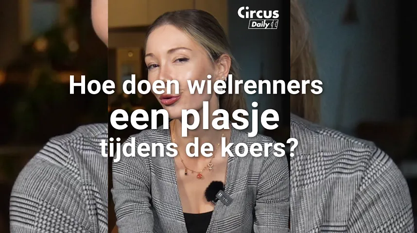 Hoe doen wielrenners een plasje tijdens de koers?